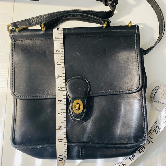 Coach Willis Bag Purse #9927
Black Leather Brass Buckle
Hungary Vintage 90s - Picture 4 of 12